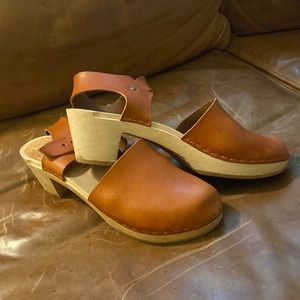 Bryr, Emma Closed Toe, Mid Heel, Whiskey